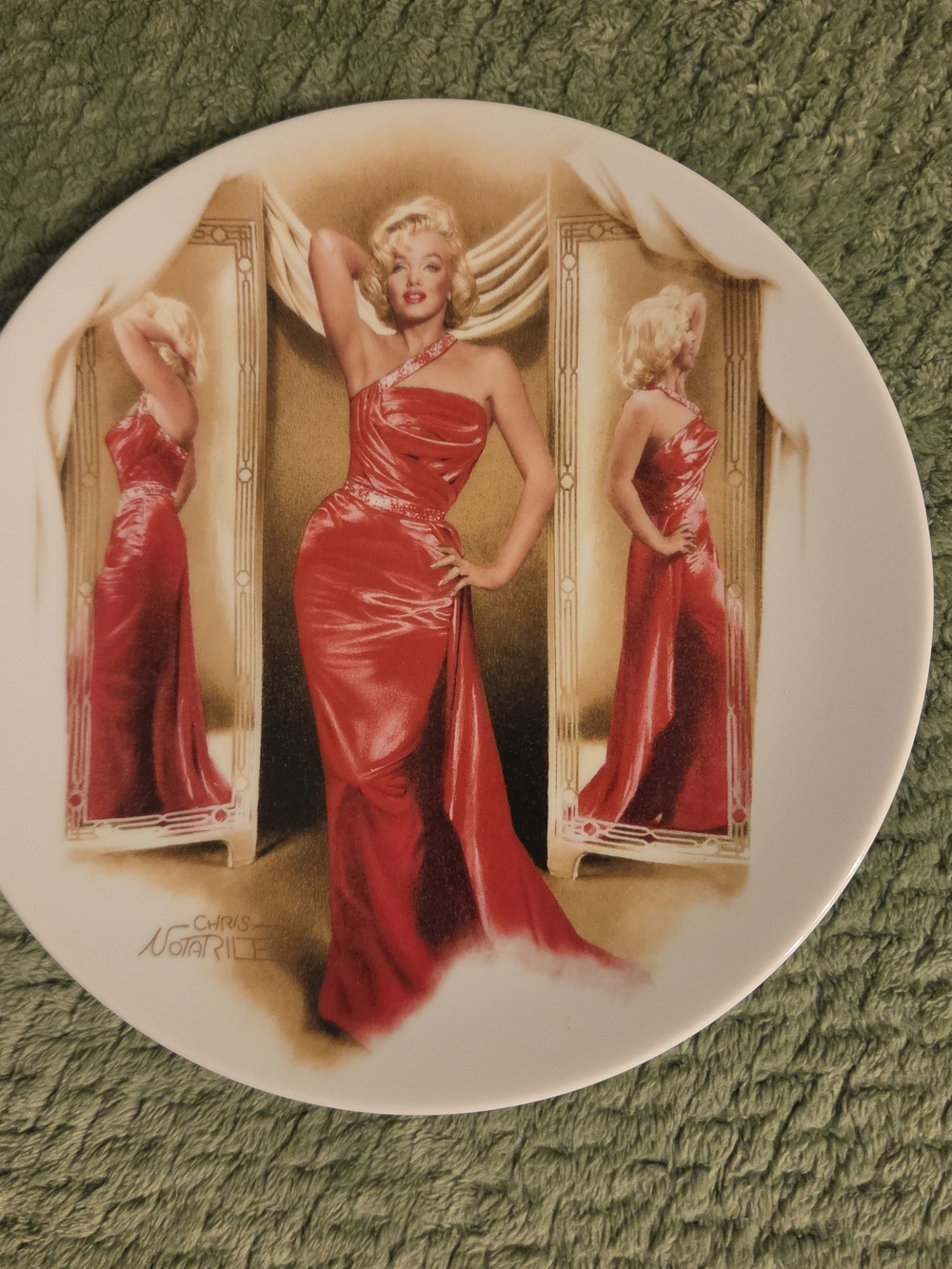The Bradford Exchange Red & Gold Glamour Portrait Plate